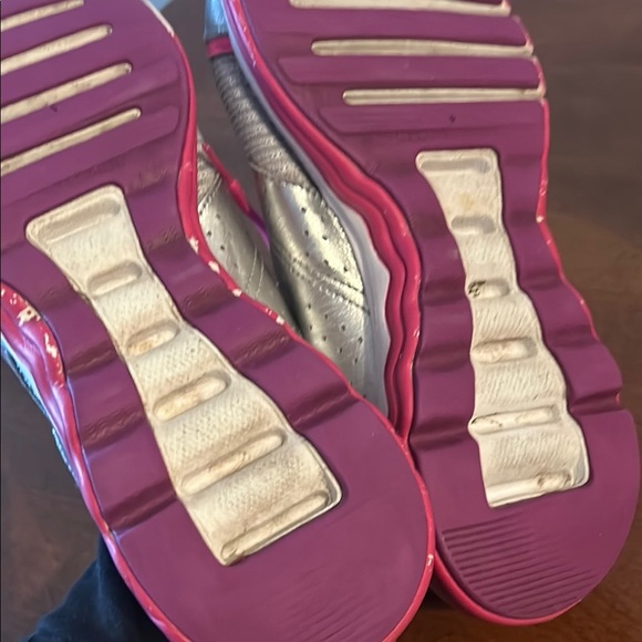 Reebok Gray and Pink Athletic Sneakers with Breathable Mesh vintage - Picture 7 of 7